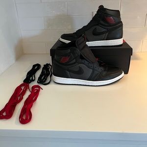 Jordan 1 satin gym red 10.5